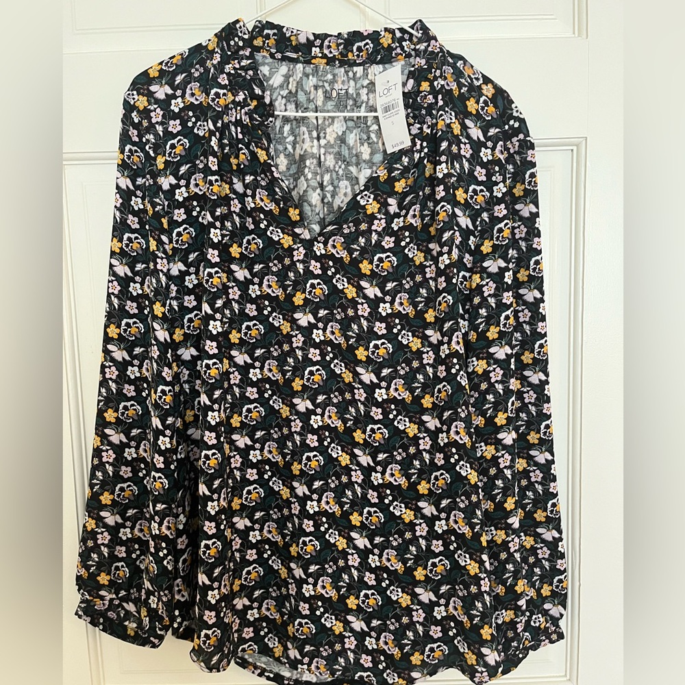 LOFT- NWT- Size S- Women’s long sleeve- V-neck floral blouse
